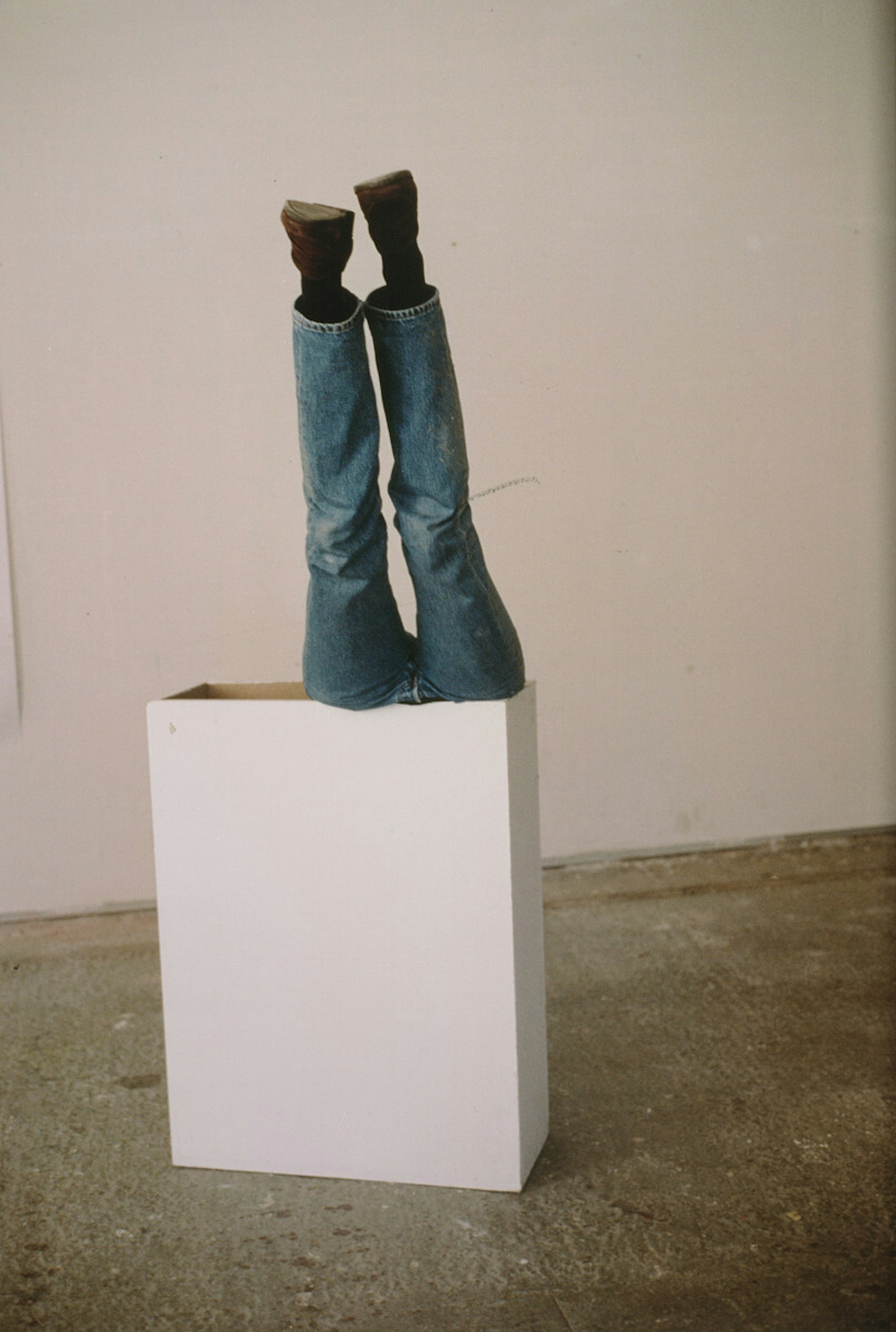 Erwin wurm one minute sculpture 1997 albertina wien c bildrecht wien 2024 0x1200