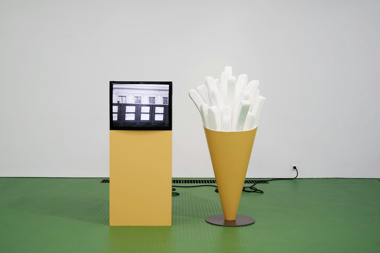 DP Hello are we in the show Installation S M A K 2021 image Dirk Pauwels 35