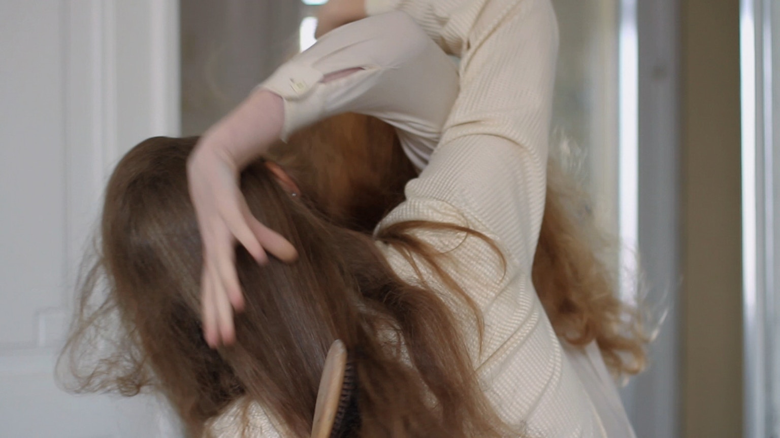 Elke Andreas Boon - The Combing (2014) [video still]
